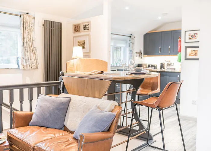 Romantic Getaway, Little Two Bed, Two Bath Barn Conversion With Amazing Views And Parking