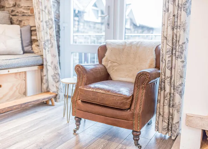 Romantic Getaway, Little Two Bed, Two Bath Barn Conversion With Amazing Views And Parking