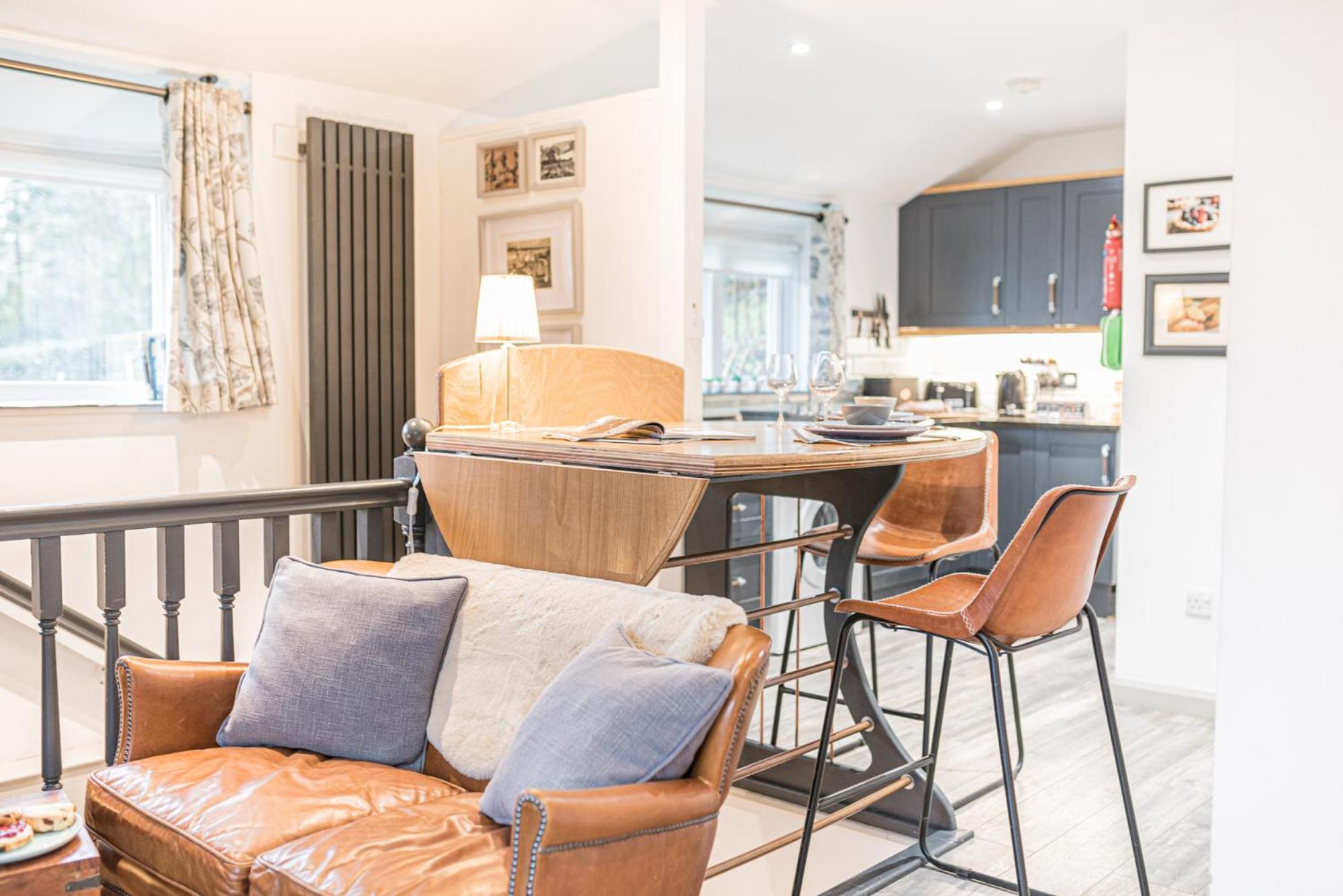 Romantic Getaway, Little Two Bed, Two Bath Barn Conversion With Amazing Views And Parking *